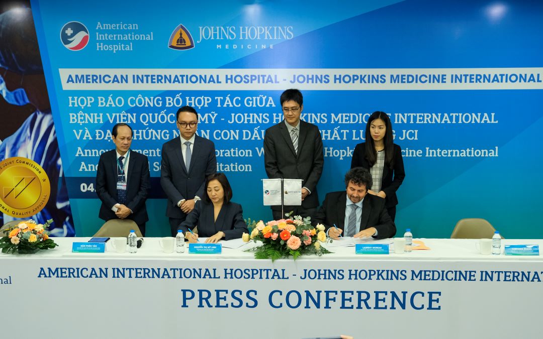Bệnh viện Quốc tế Mỹ (AIH) tiếp tục hợp tác cùng Johns Hopkins Medicine International và đạt chứng nhận con dấu Vàng