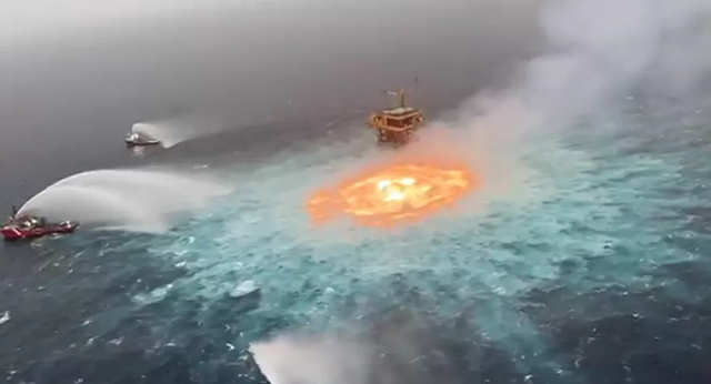 Video “cổng địa ngục” xuất hiện tại vụ cháy đường ống dẫn dầu ngoài Vịnh Mexico