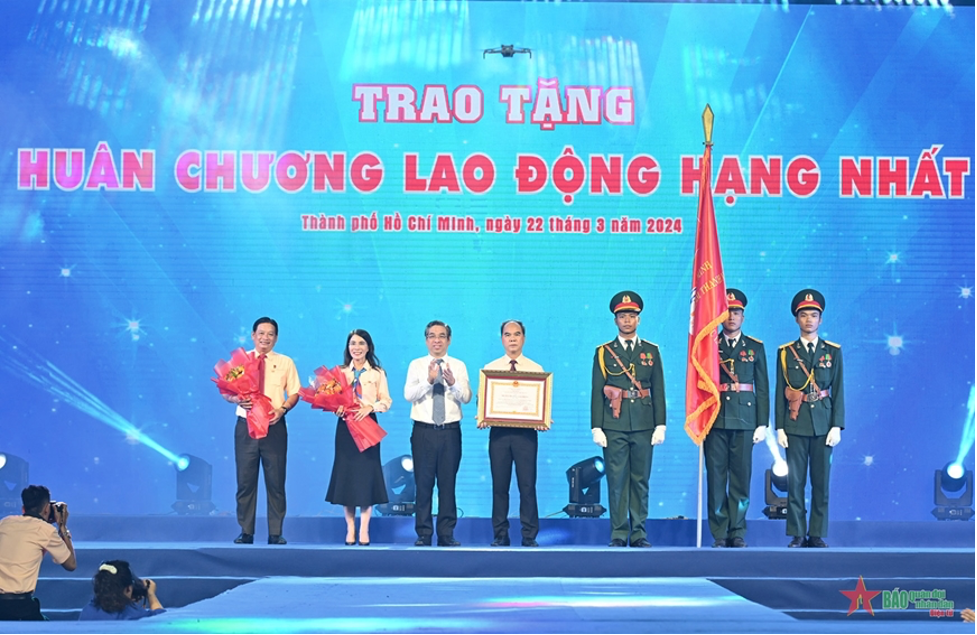TP. Hồ Chí Minh: Trung tâm Dịch vụ việc làm Thanh niên vinh dự được tặng Huân chương Lao động hạng Nhất